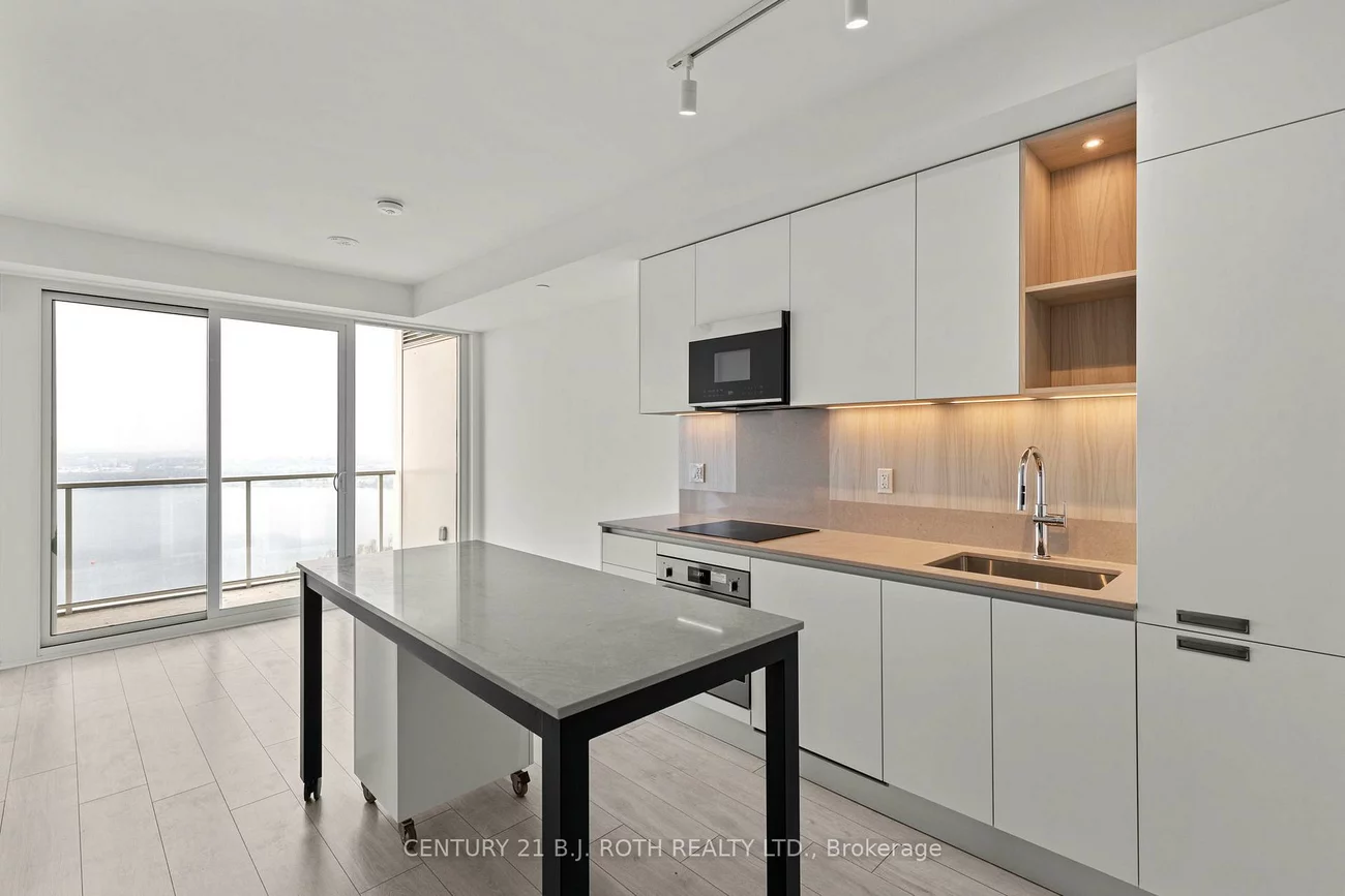 39, MARY, City Centre, Barrie