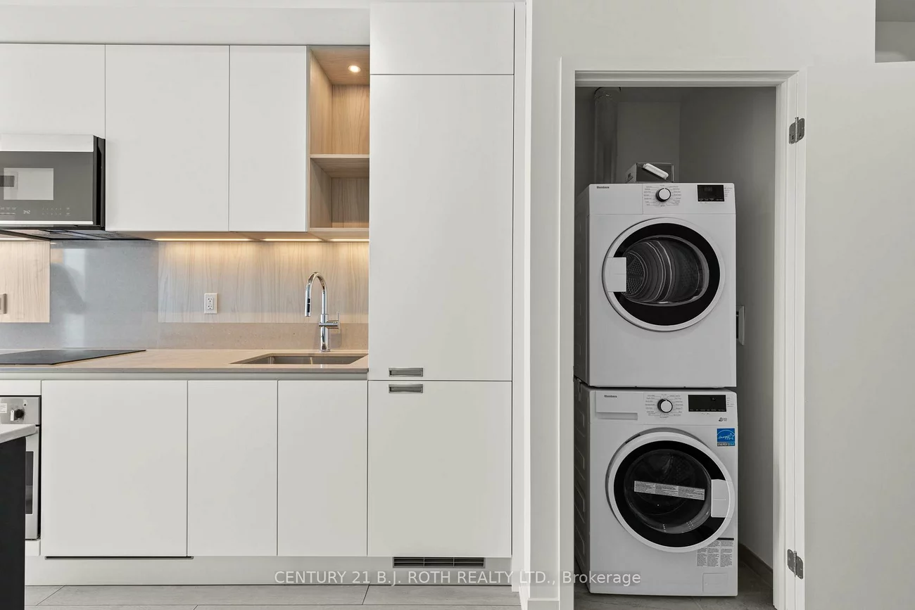 39, MARY, City Centre, Barrie