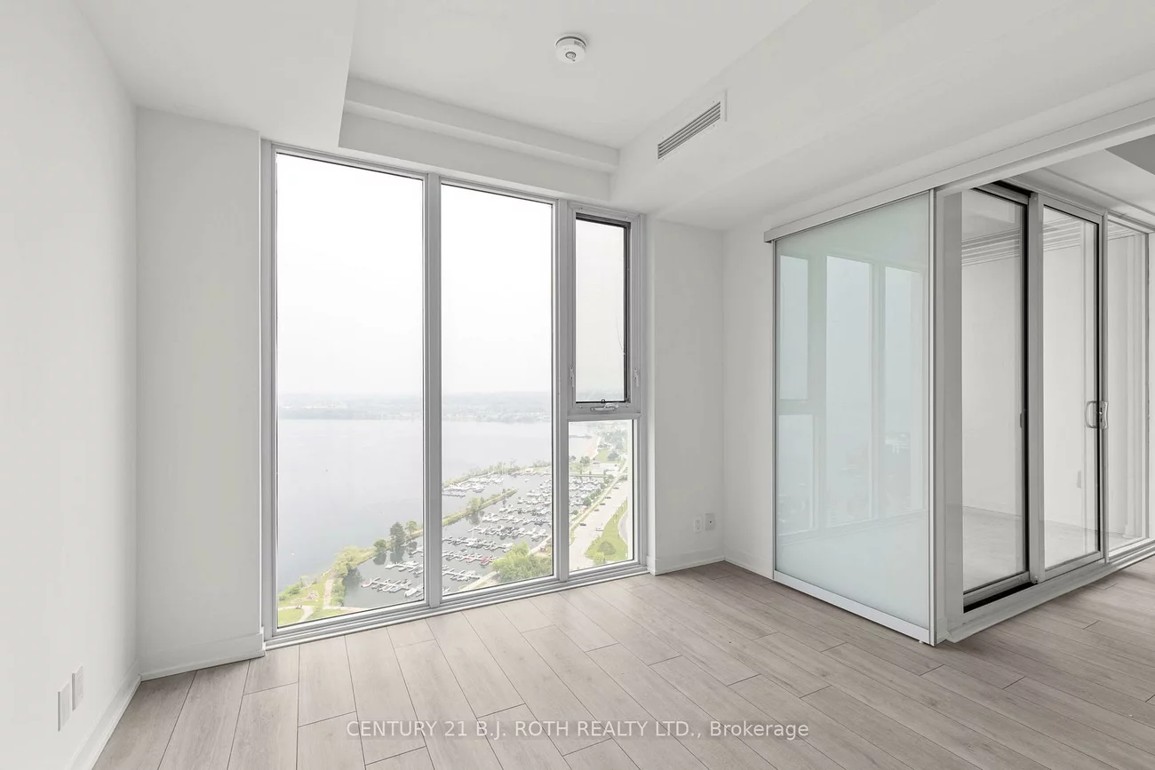 39, MARY, City Centre, Barrie