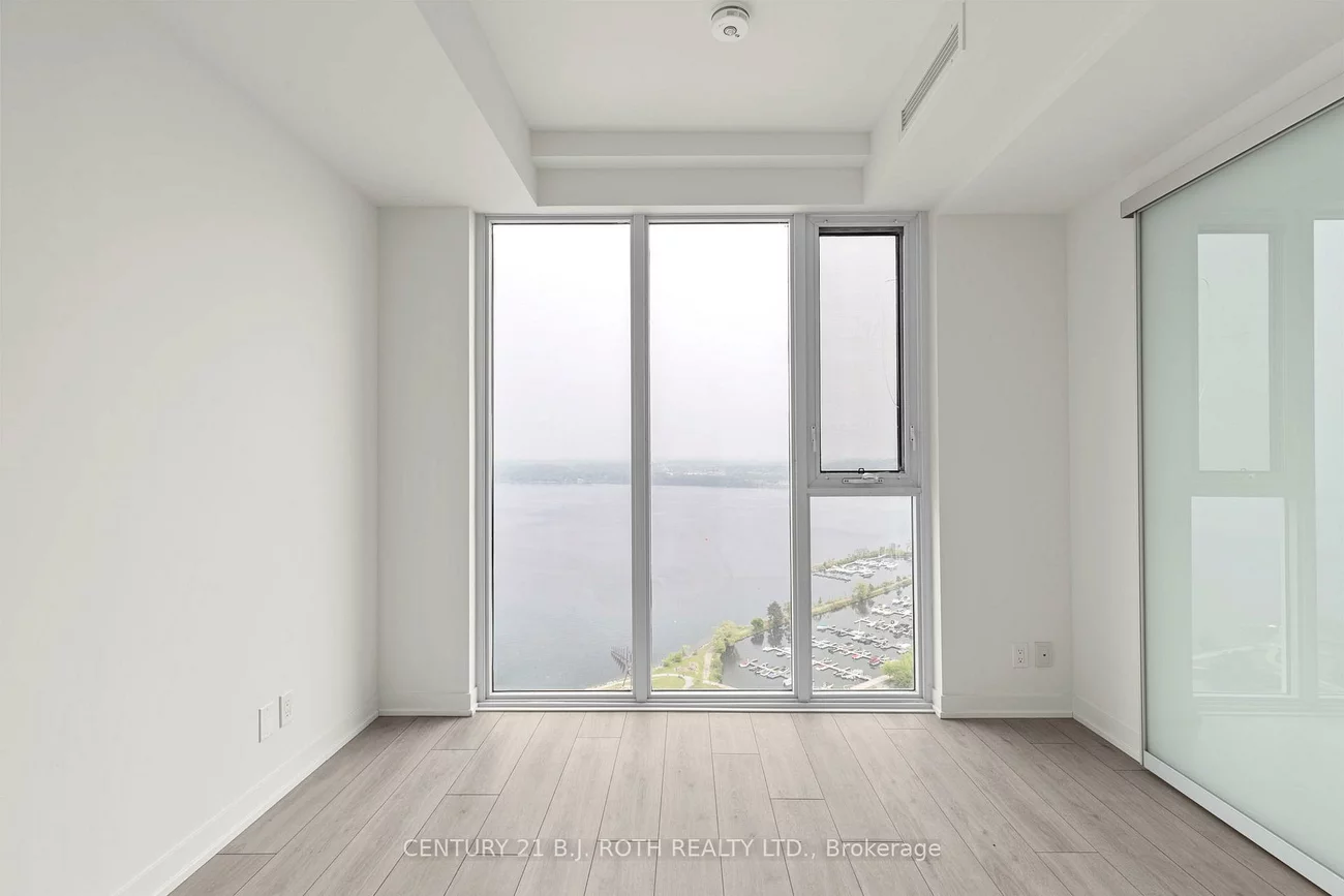 39, MARY, City Centre, Barrie