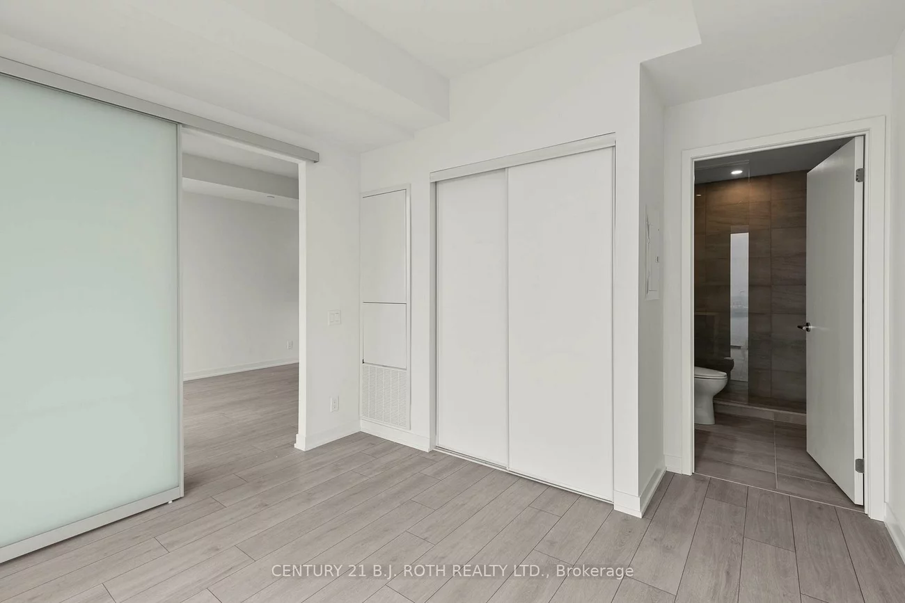 39, MARY, City Centre, Barrie