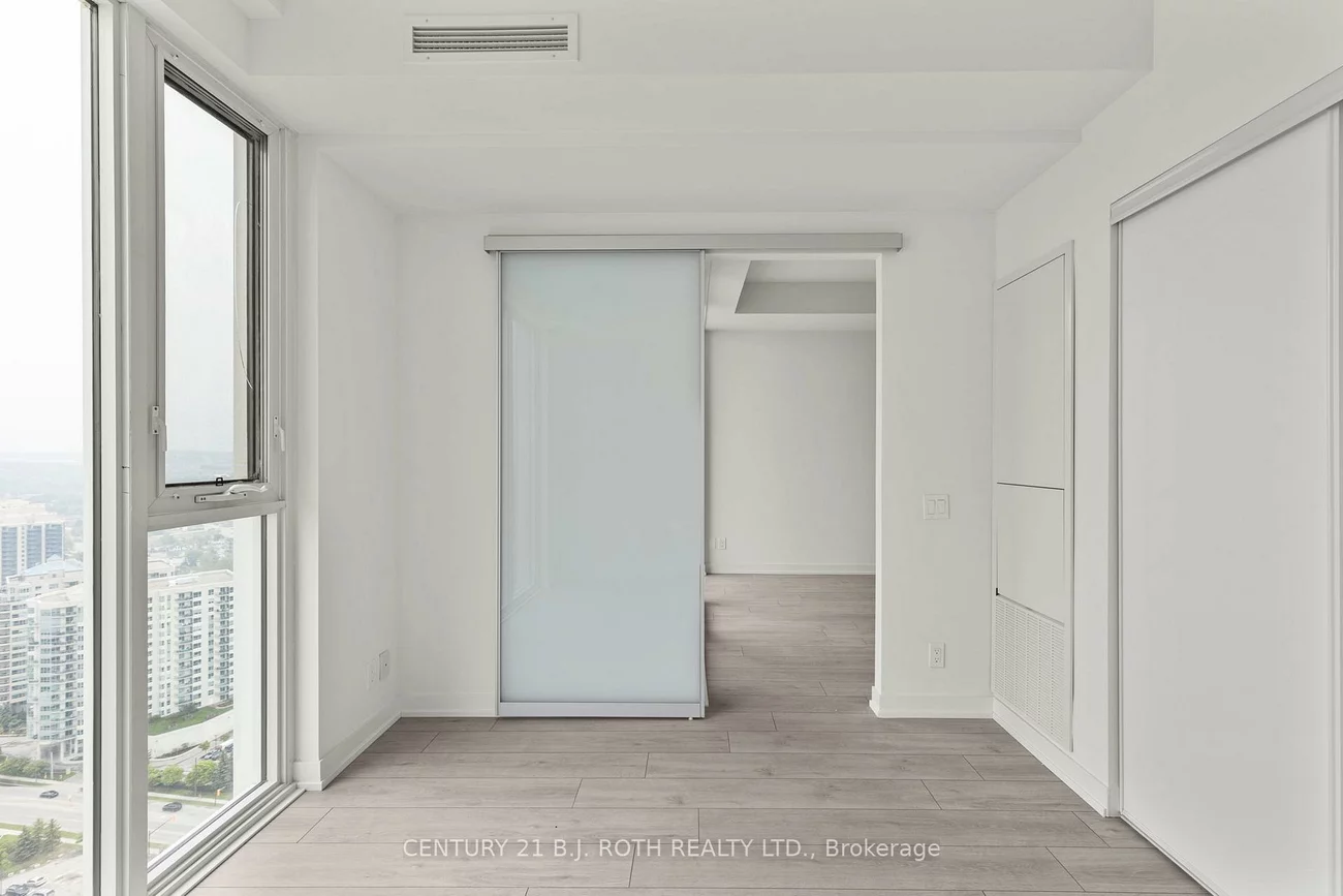 39, MARY, City Centre, Barrie