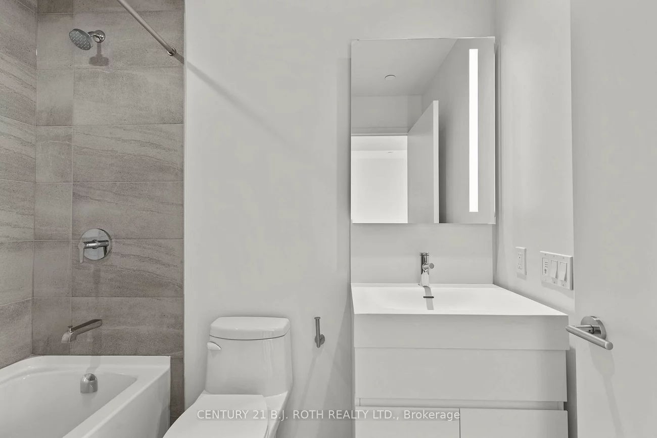 39, MARY, City Centre, Barrie