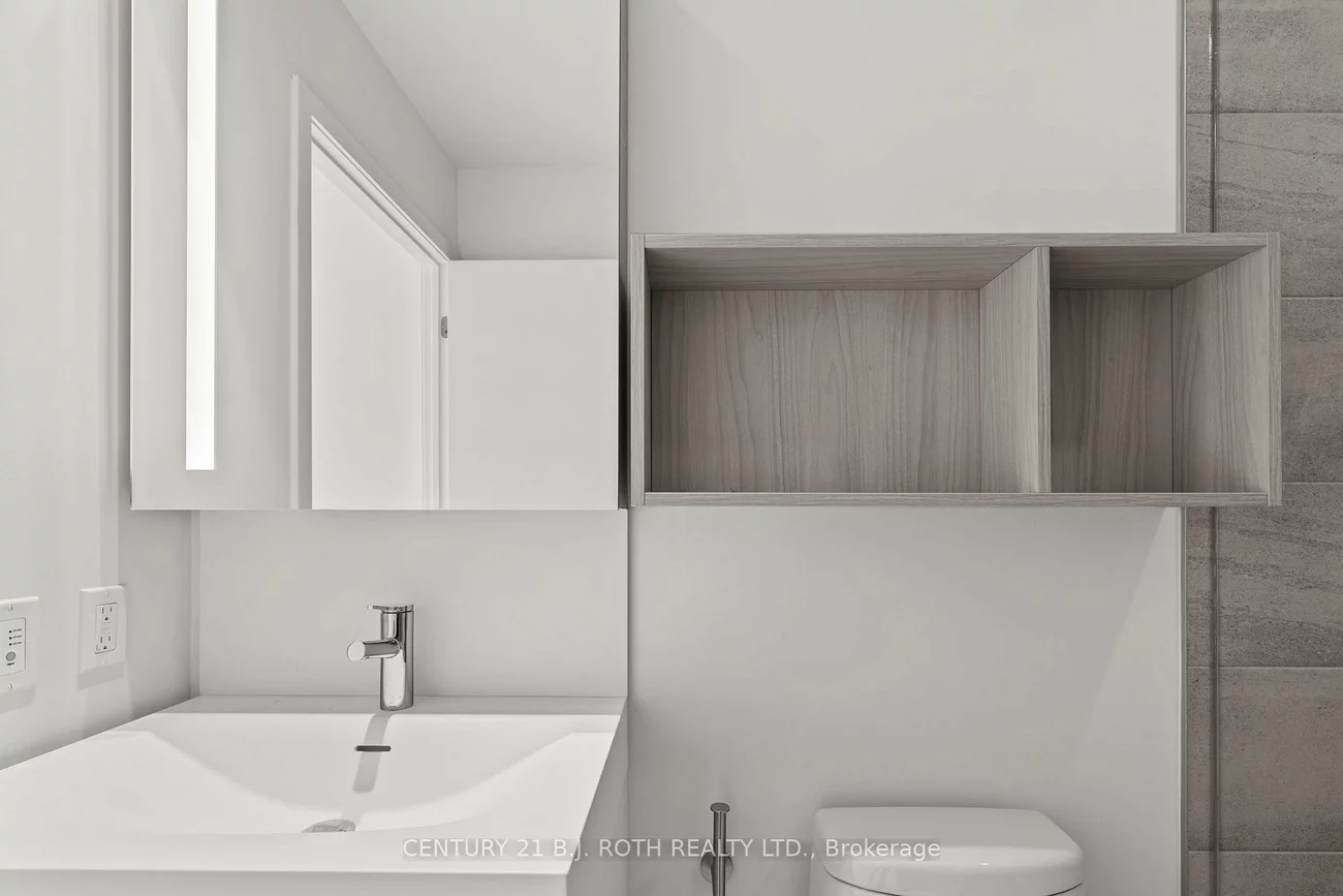 39, MARY, City Centre, Barrie