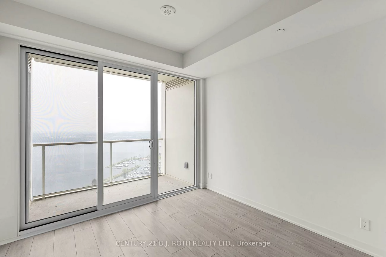 39, MARY, City Centre, Barrie