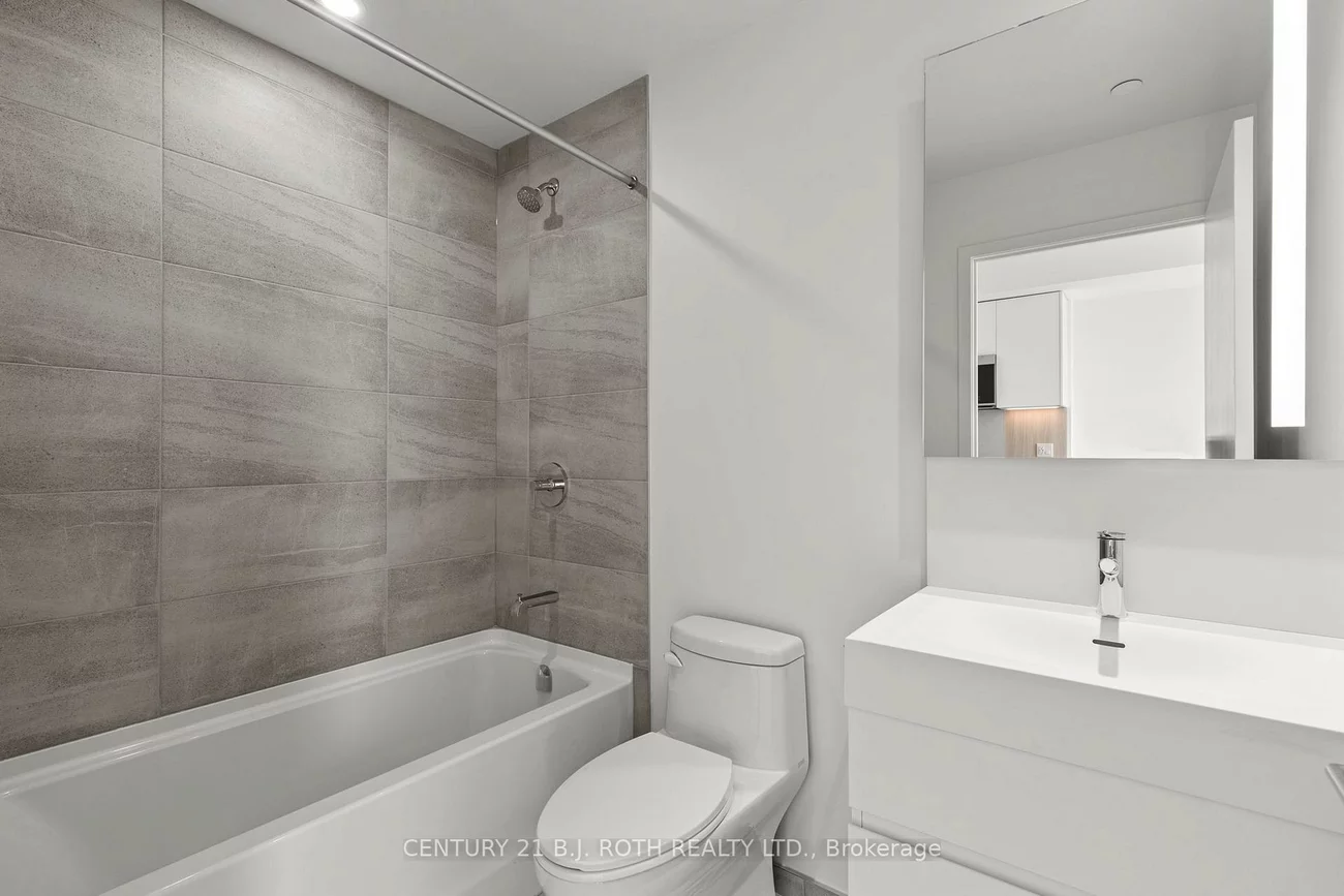 39, MARY, City Centre, Barrie