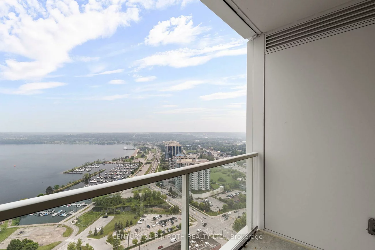 39, MARY, City Centre, Barrie