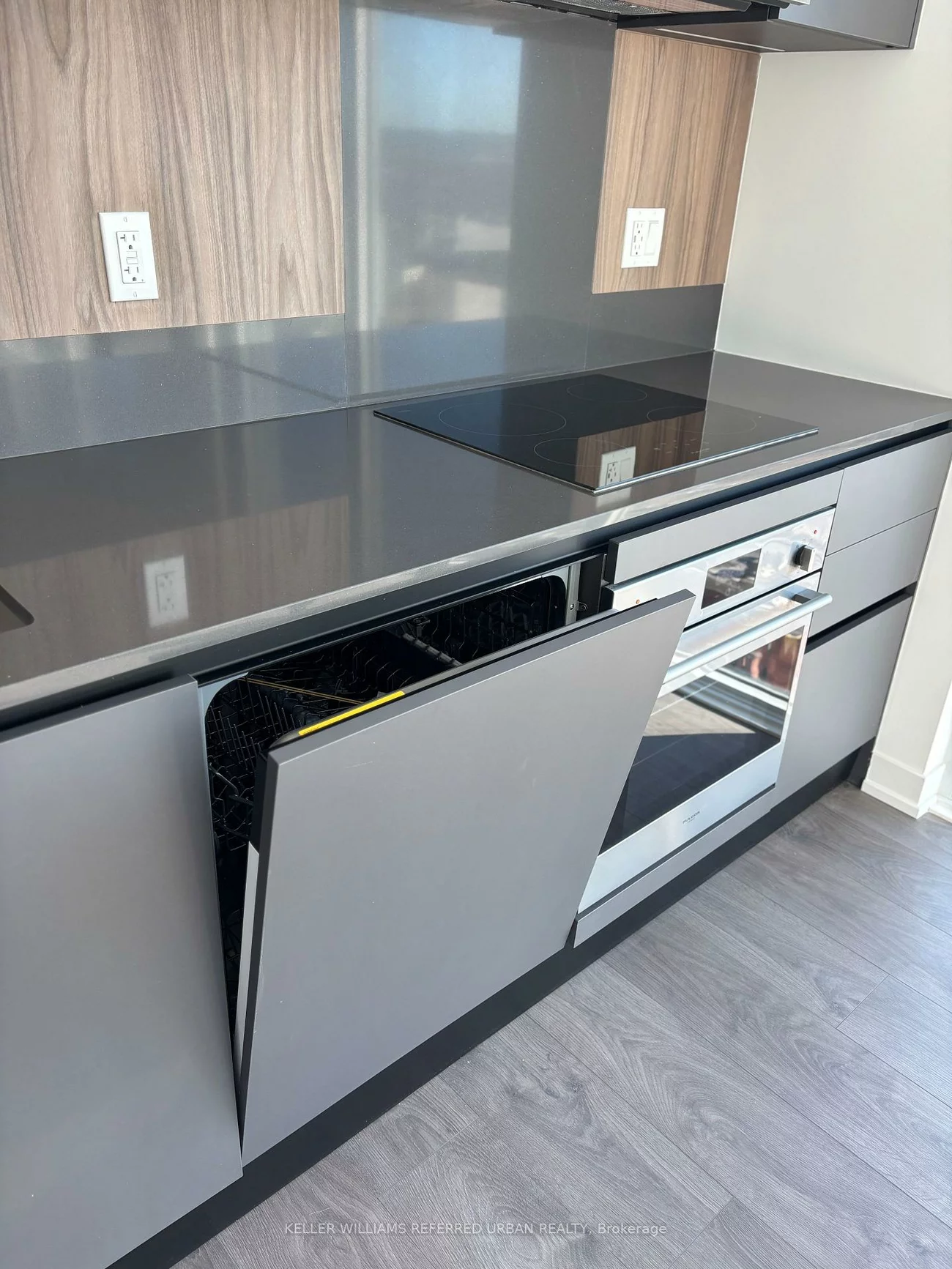 39, Mary, City Centre, Barrie