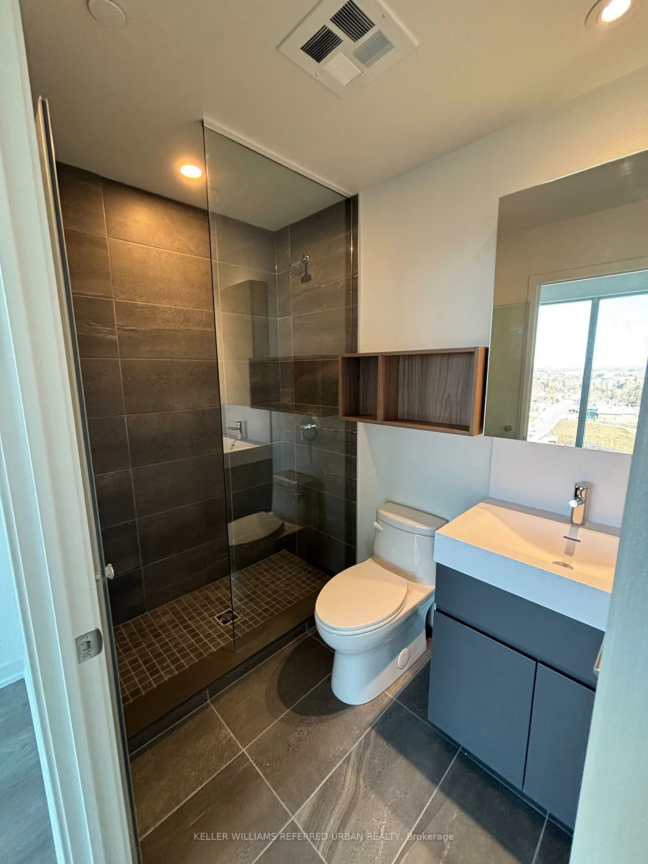 39, Mary, City Centre, Barrie