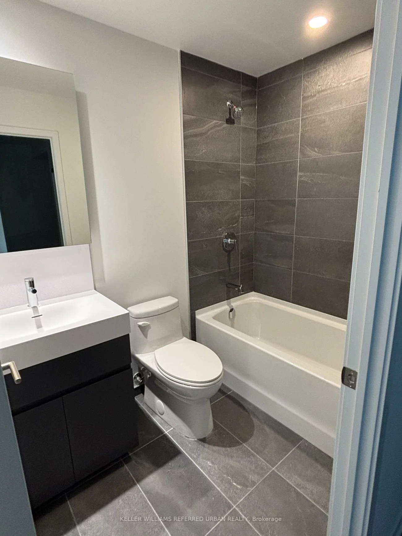 39, Mary, City Centre, Barrie