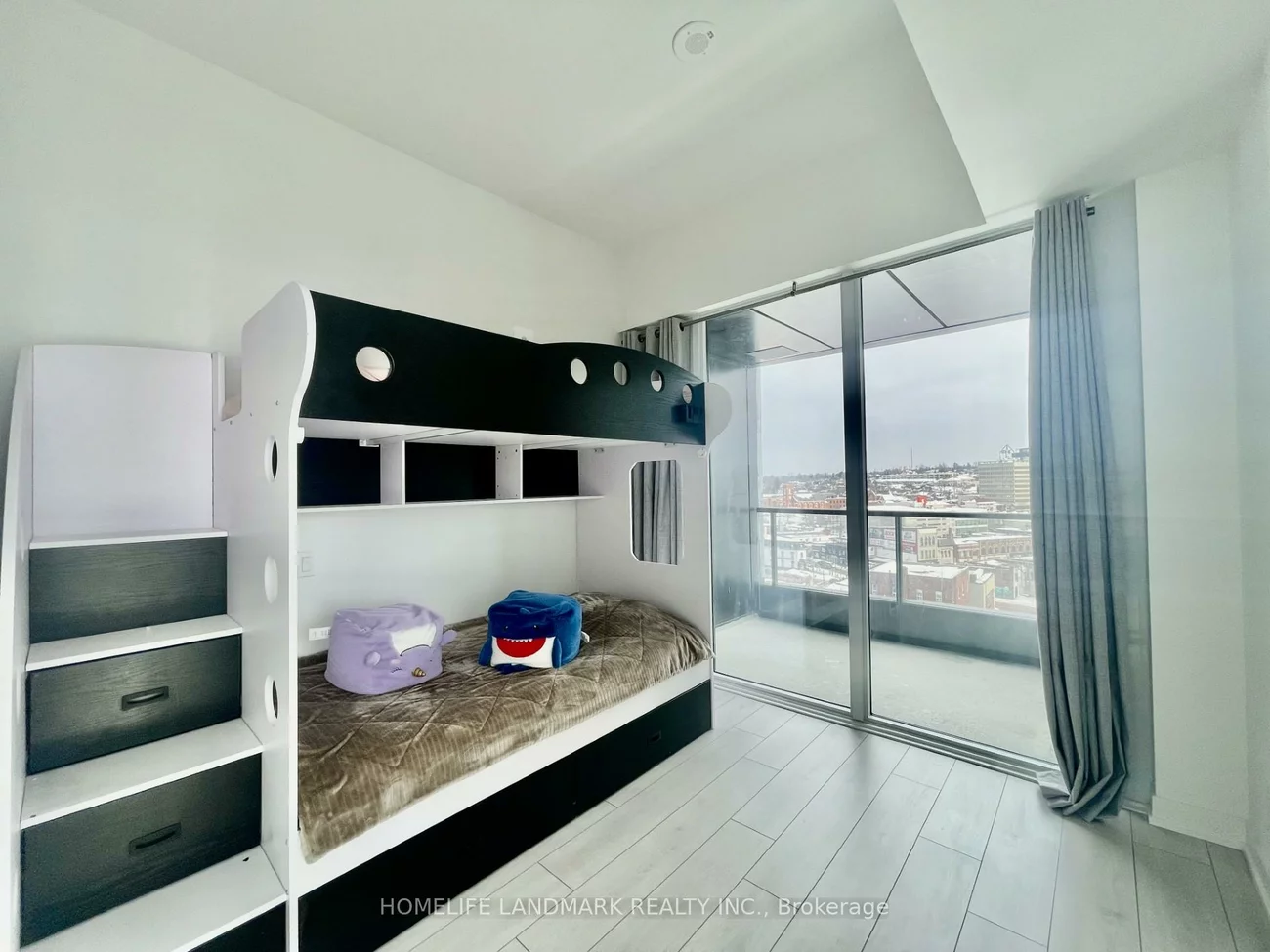 39, Mary, City Centre, Barrie