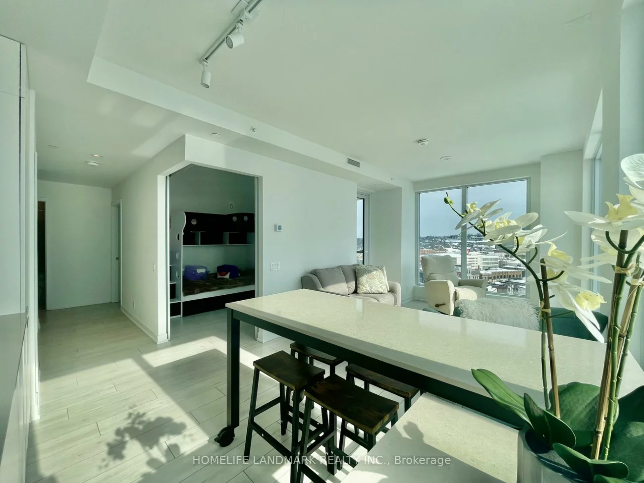 39, Mary, City Centre, Barrie