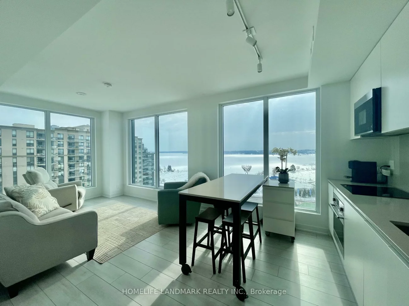 39, Mary, City Centre, Barrie