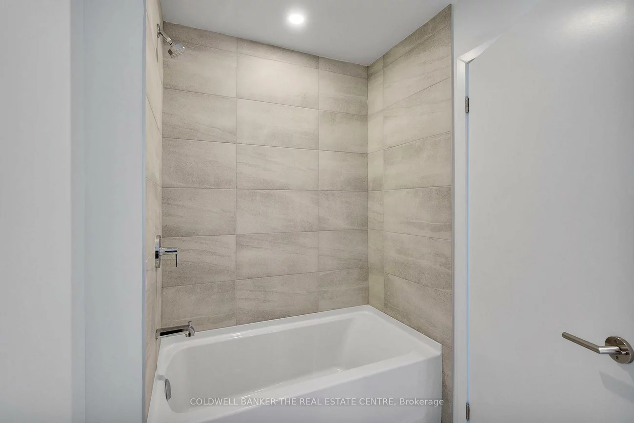 39, Mary, City Centre, Barrie