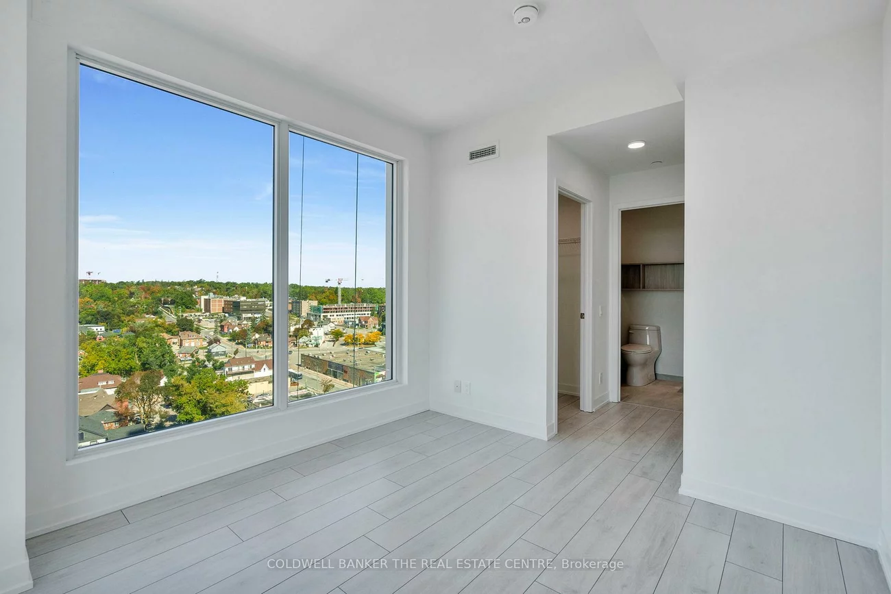 39, Mary, City Centre, Barrie