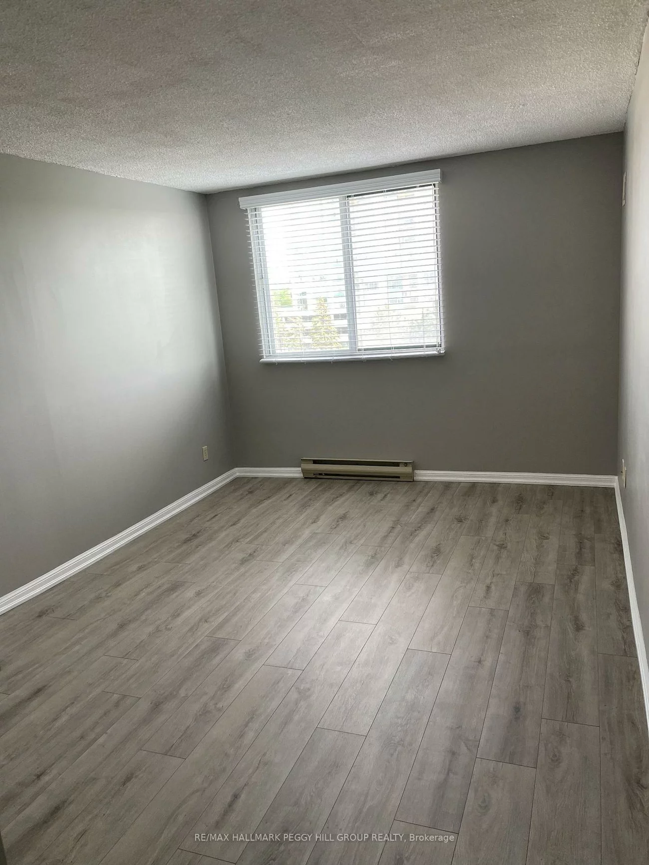 75, Ellen, City Centre, Barrie