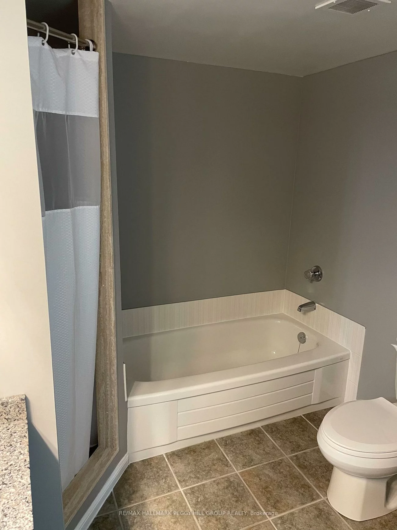 75, Ellen, City Centre, Barrie