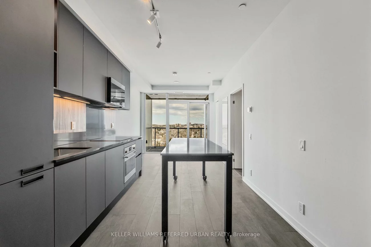 39, Mary, City Centre, Barrie