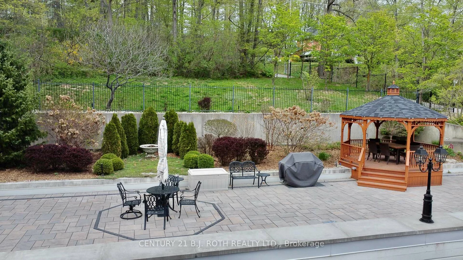 200, Collier, Codrington, Barrie