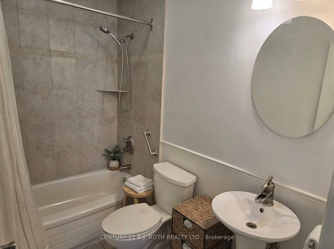 200, Collier, Codrington, Barrie