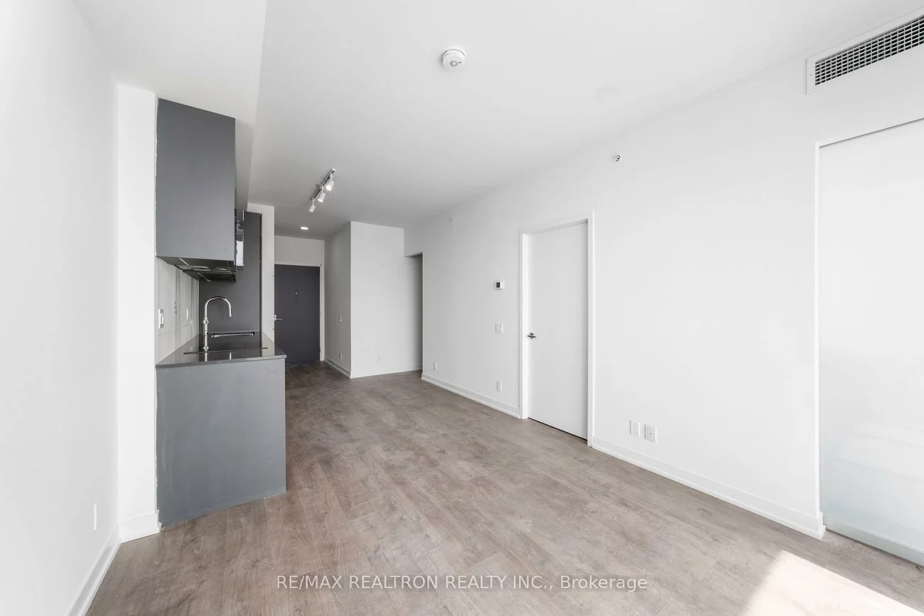 39, Mary, City Centre, Barrie