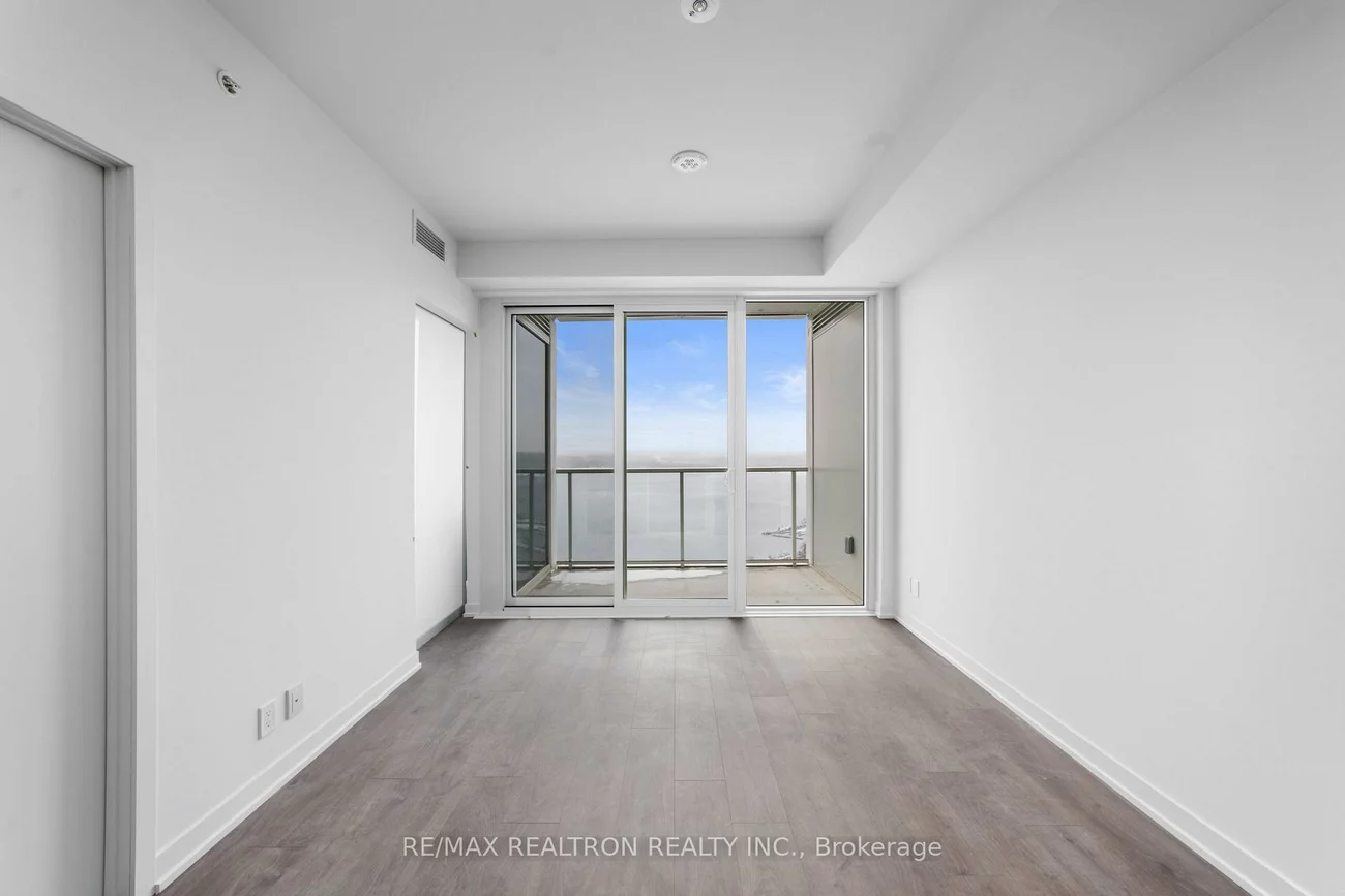 39, Mary, City Centre, Barrie