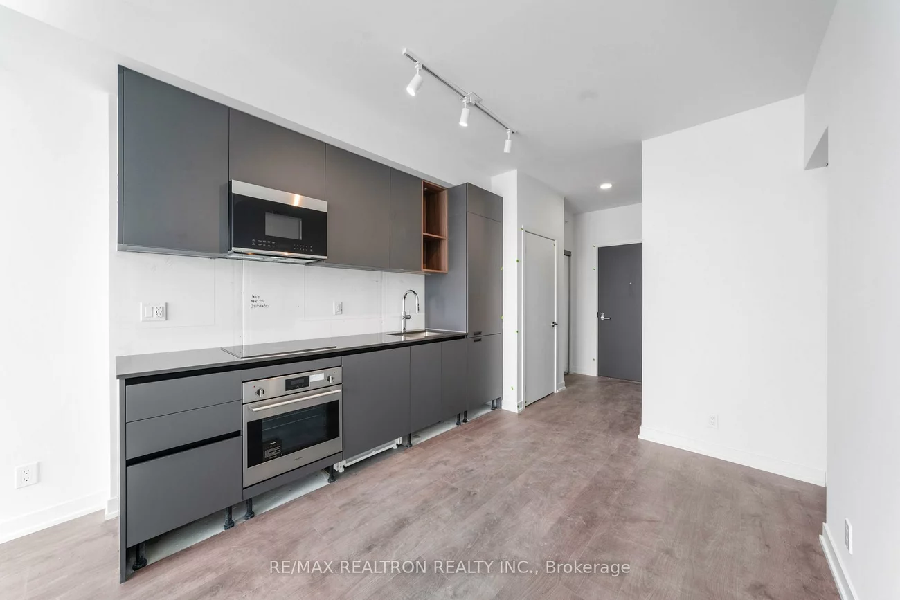 39, Mary, City Centre, Barrie