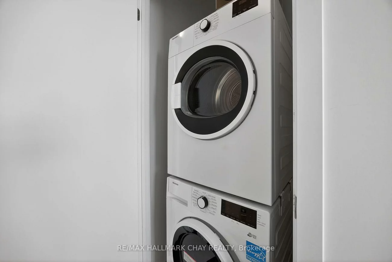 39, Mary, City Centre, Barrie