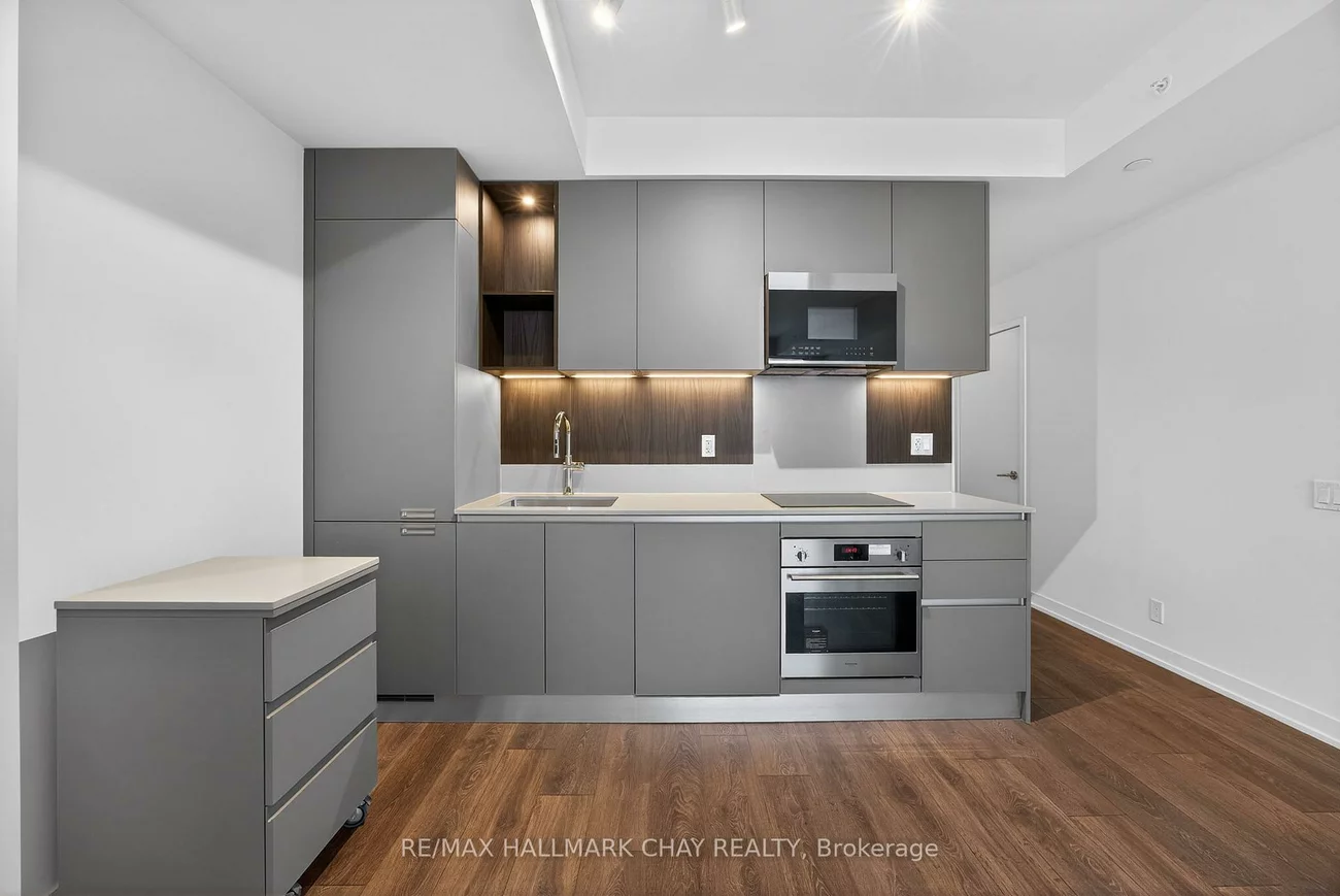 39, Mary, City Centre, Barrie