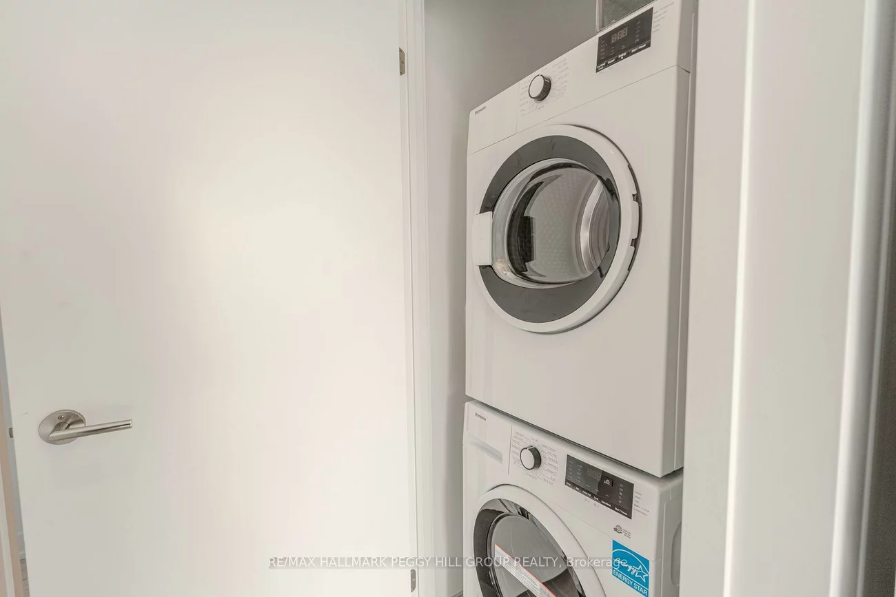 39, Mary, City Centre, Barrie