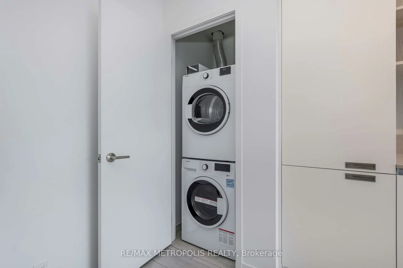 39, Mary, City Centre, Barrie