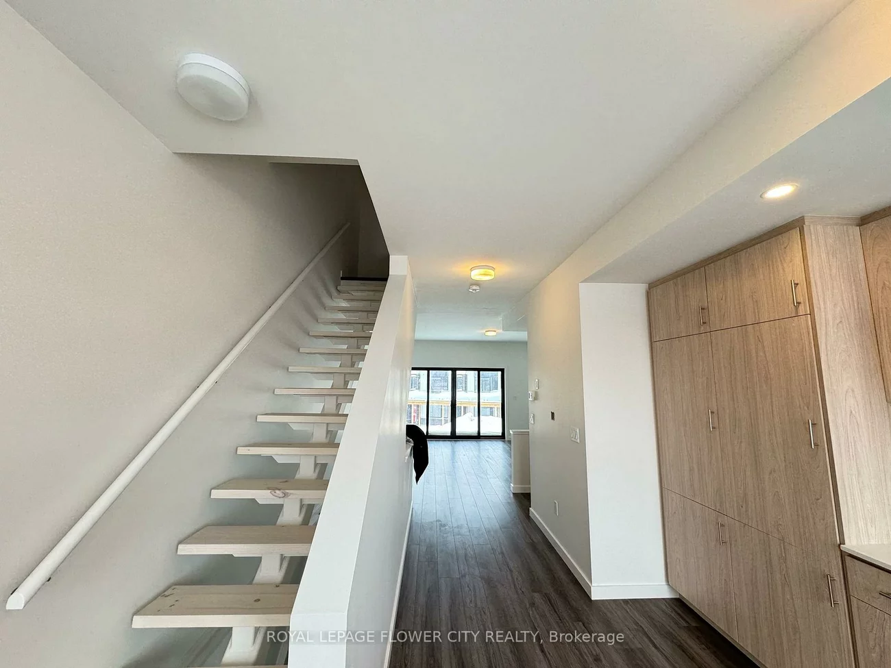 9, Rainwater, Holly, Barrie