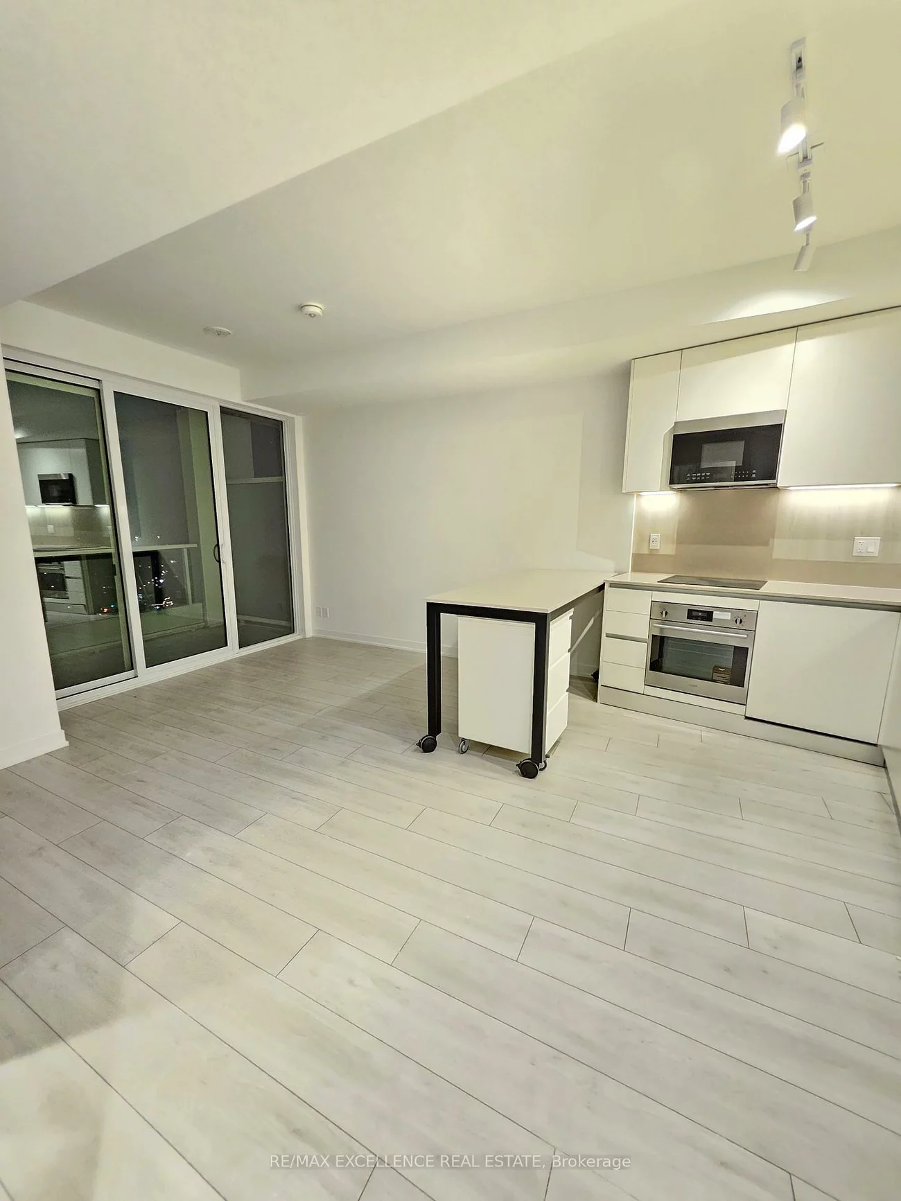 39, Mary, City Centre, Barrie