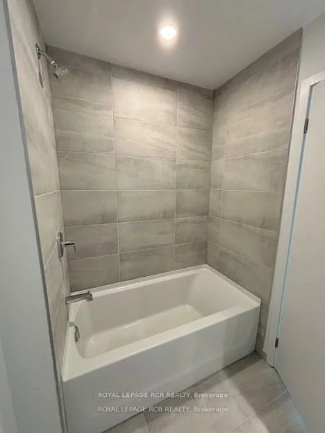 39, Mary, City Centre, Barrie