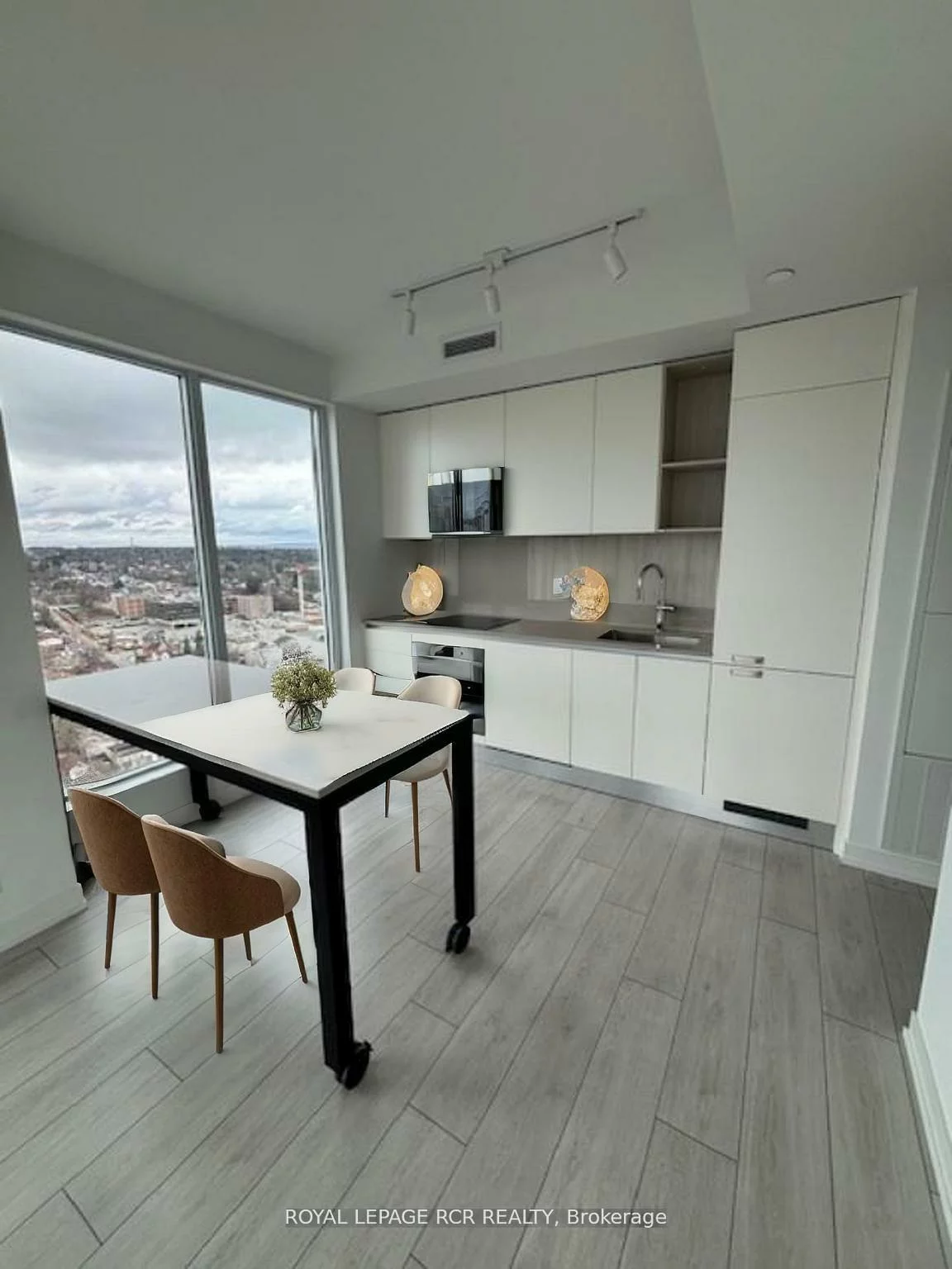 39, Mary, City Centre, Barrie