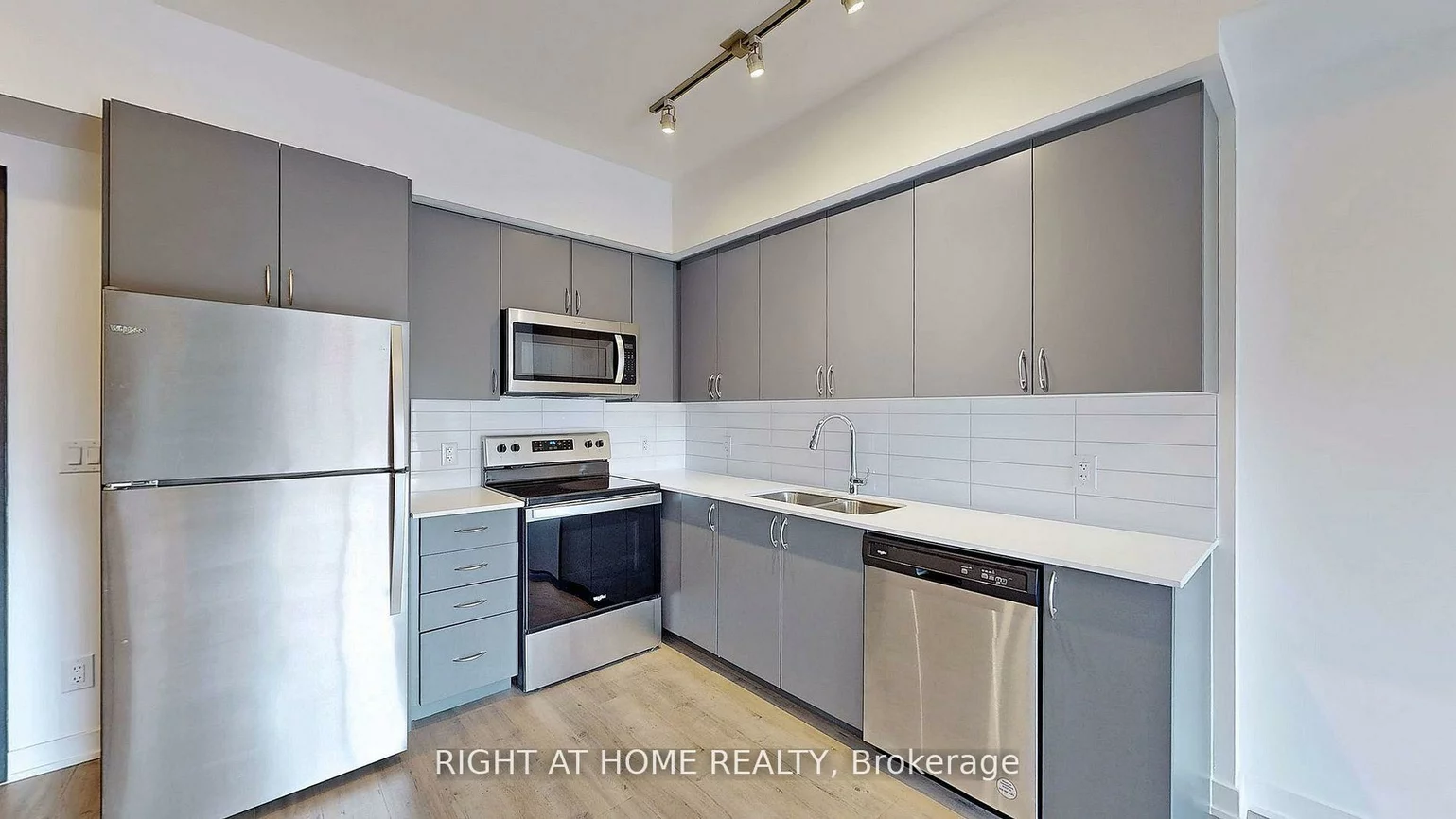 56, Lakeside, Little Lake, Barrie