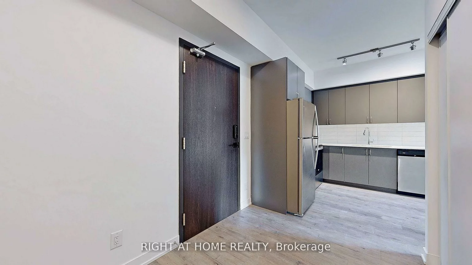 56, Lakeside, Little Lake, Barrie