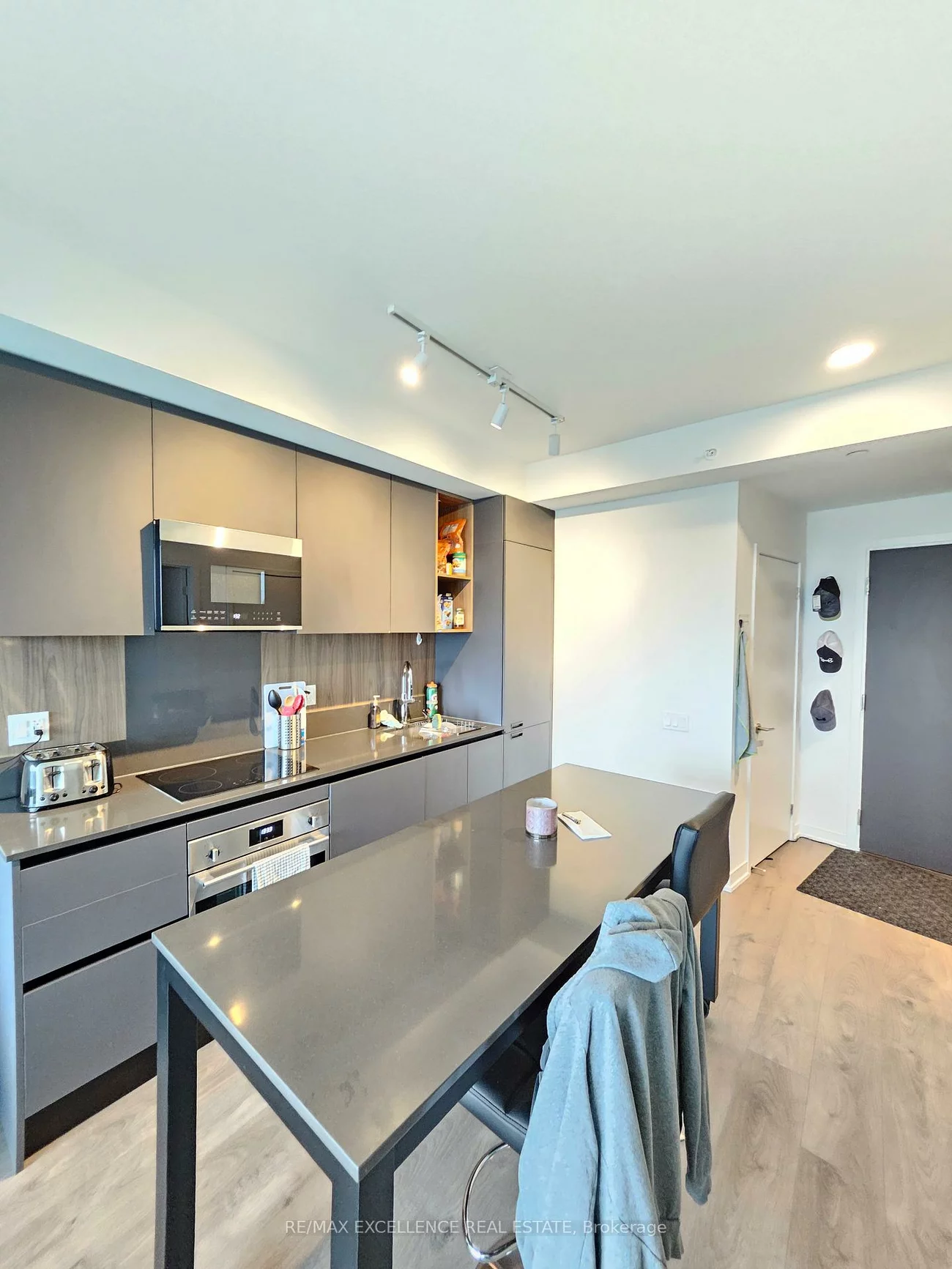 39, Mary, City Centre, Barrie