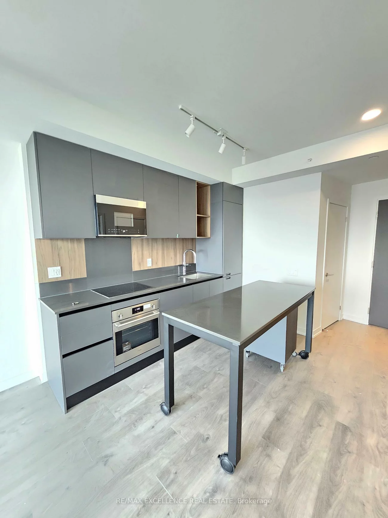 39, Mary, City Centre, Barrie