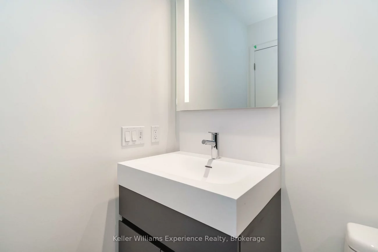 39, Mary, City Centre, Barrie