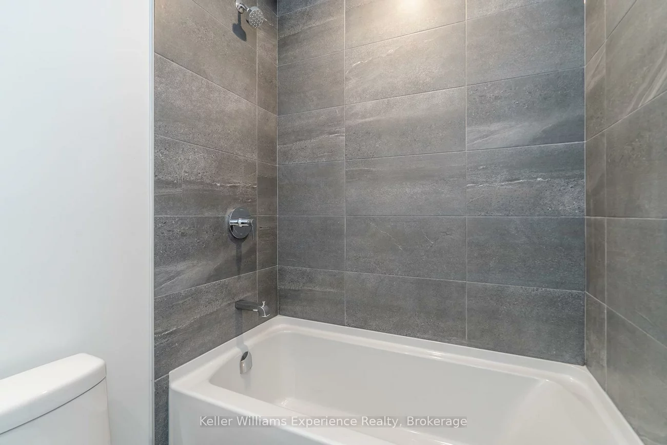 39, Mary, City Centre, Barrie