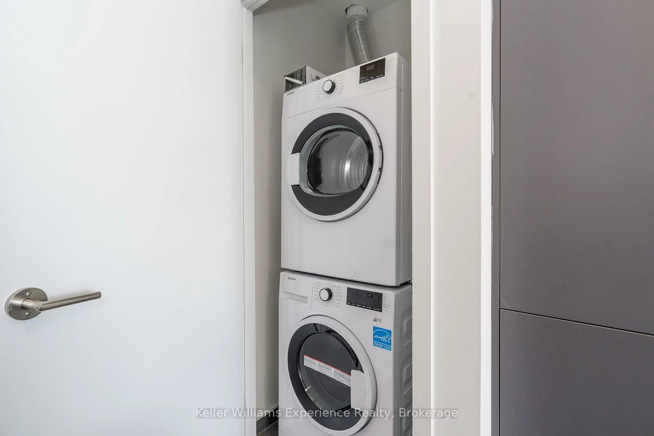 39, Mary, City Centre, Barrie