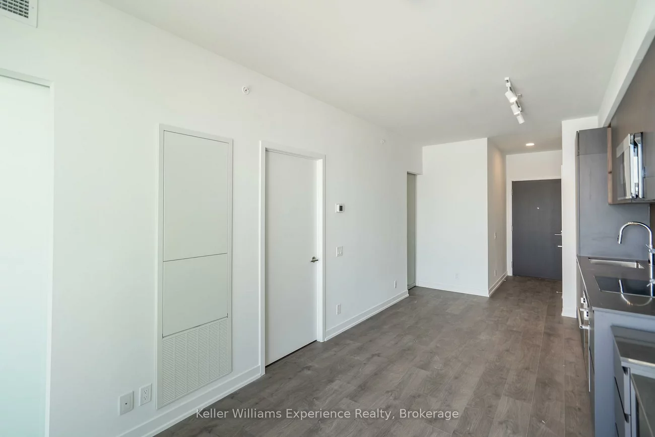 39, Mary, City Centre, Barrie