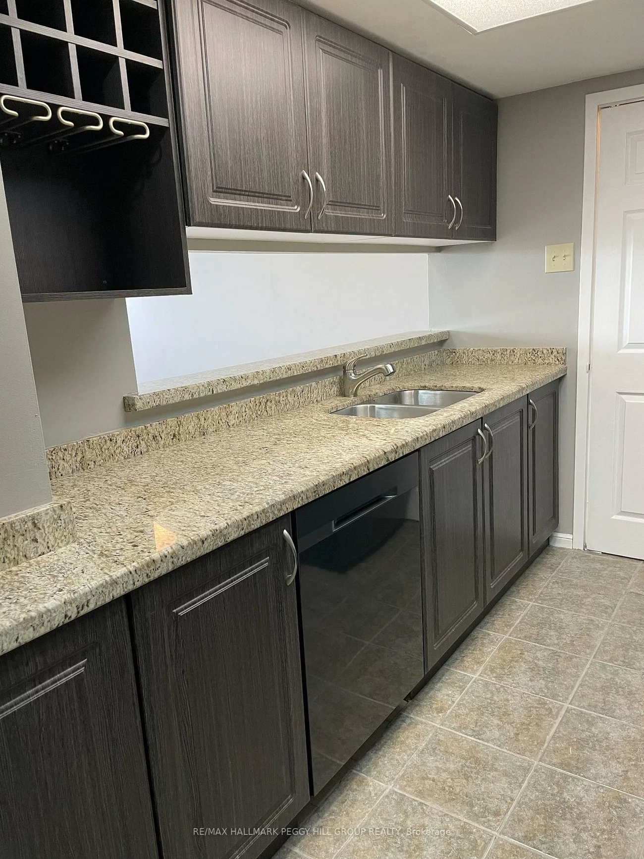 75, Ellen, City Centre, Barrie