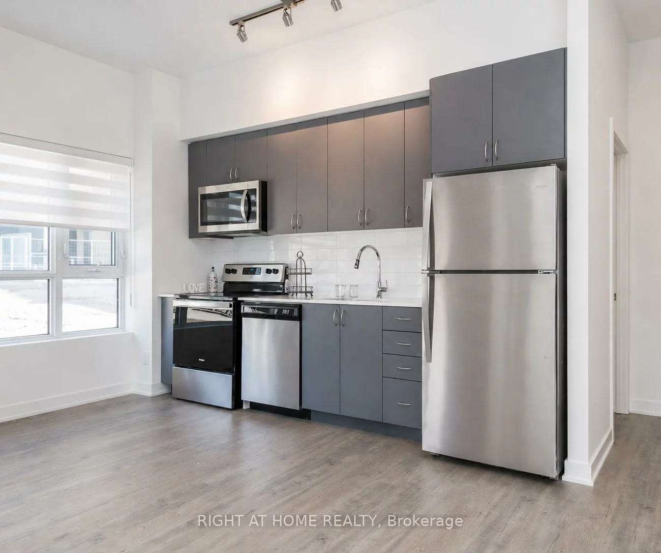 56, Lakeside, Little Lake, Barrie
