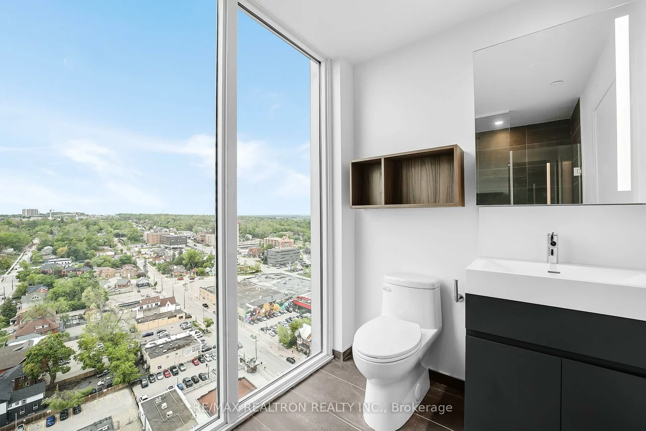 39, Mary, City Centre, Barrie