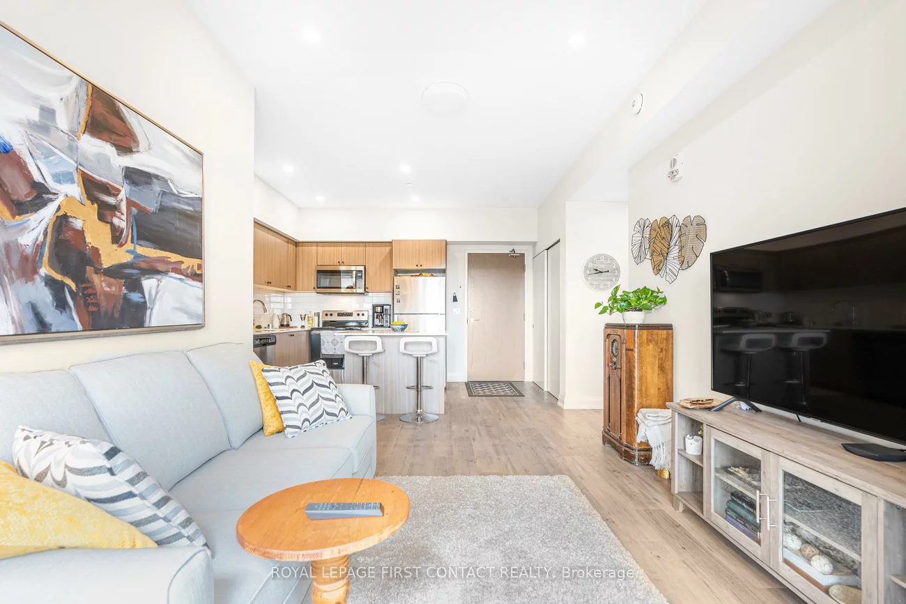 58, LAKESIDE, Little Lake, Barrie