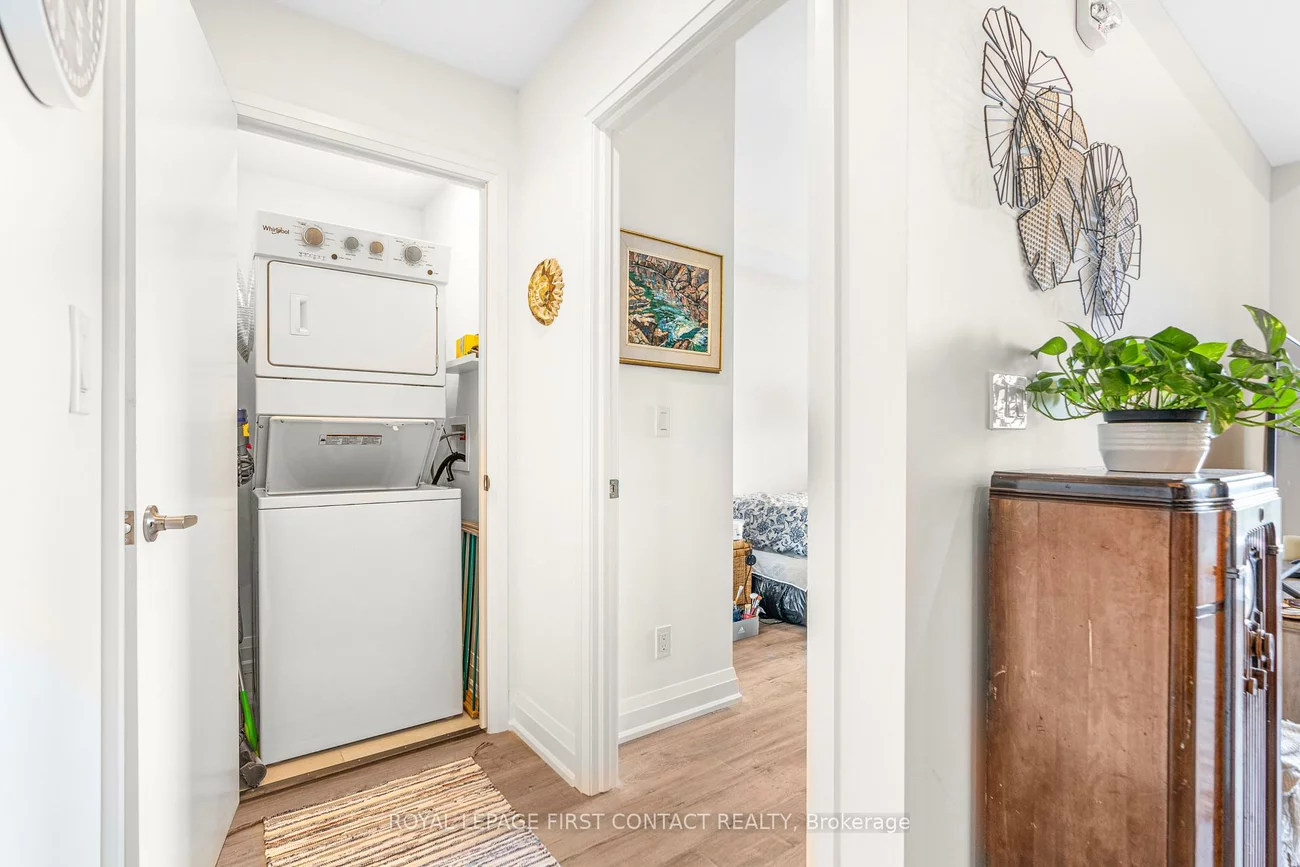 58, LAKESIDE, Little Lake, Barrie