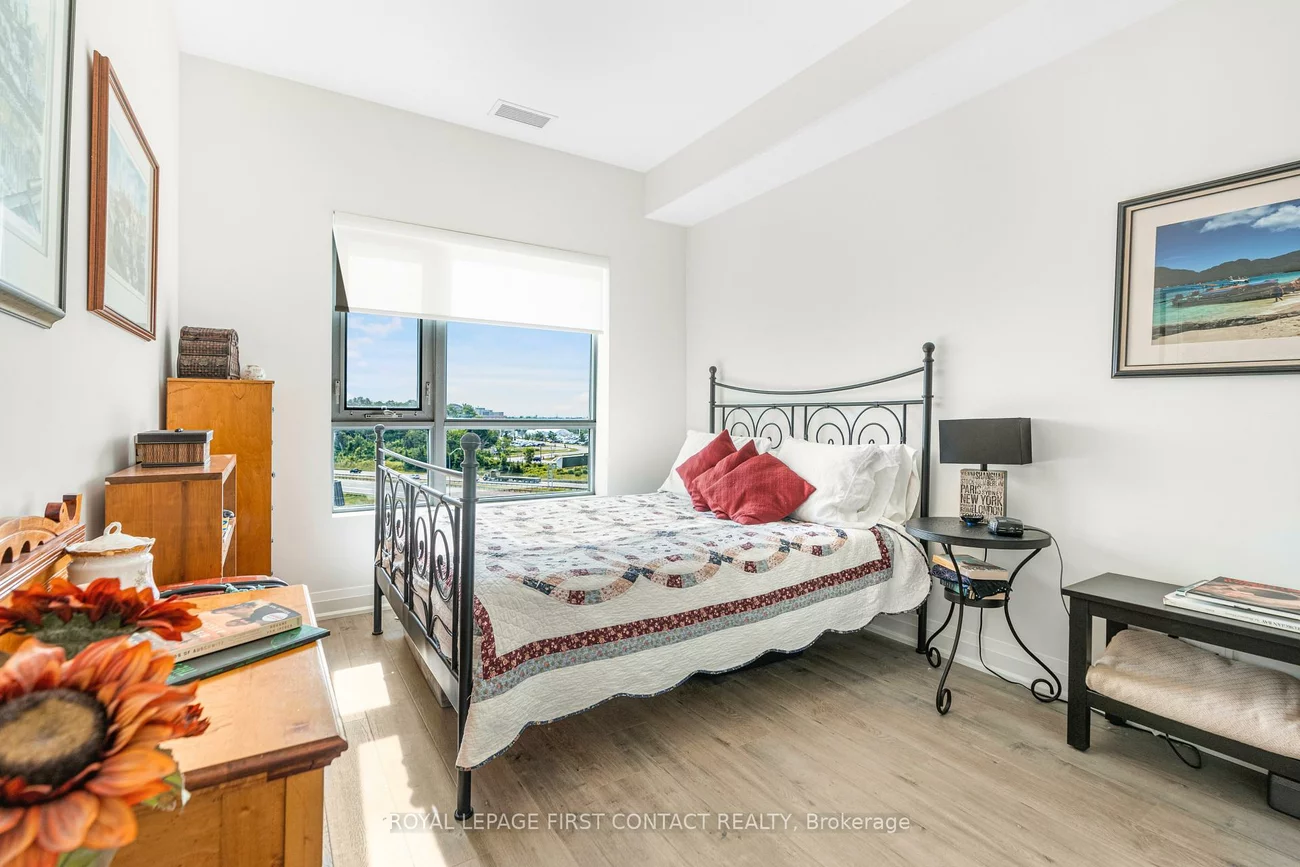 58, LAKESIDE, Little Lake, Barrie