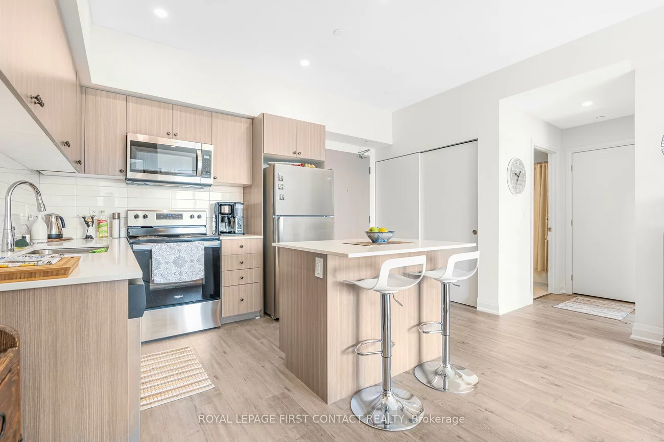 58, LAKESIDE, Little Lake, Barrie